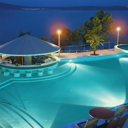 Nice In With Sauna, 2 Bedrooms And Swimming Pool * Нови-Винодолски