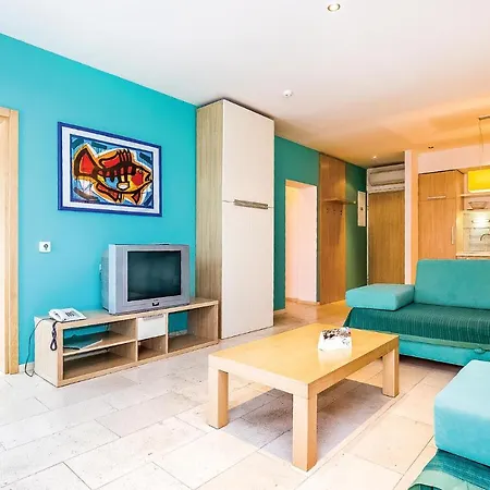 Nice In With Sauna, 2 Bedrooms And Swimming Pool *