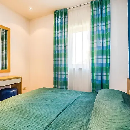 Апартаменты Nice In With Sauna, 2 Bedrooms And Swimming Pool Нови-Винодолски